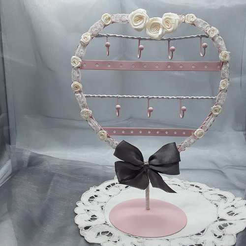 Porte bijoux coeur,shabby romantique, en metal dentelle et satin