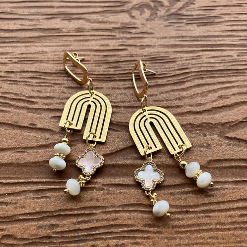 Collection fêtes - boucles modernes chic en plaqué or, nacre et coquillage naturel