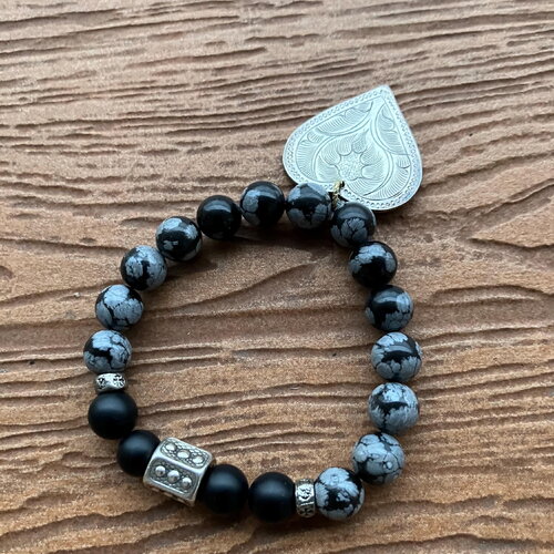 Bracelet cœur bohème chic en pierres semi précieuse onyx noir et obsidienne flocon de neige