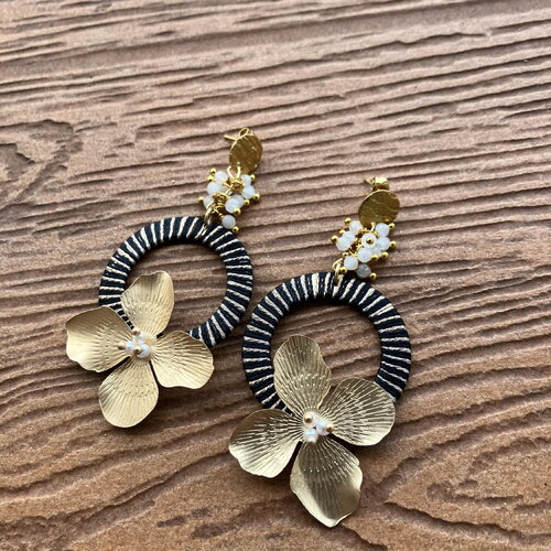 Longues boucles originales en acier inoxydable et semi précieuse jade blanc facettée