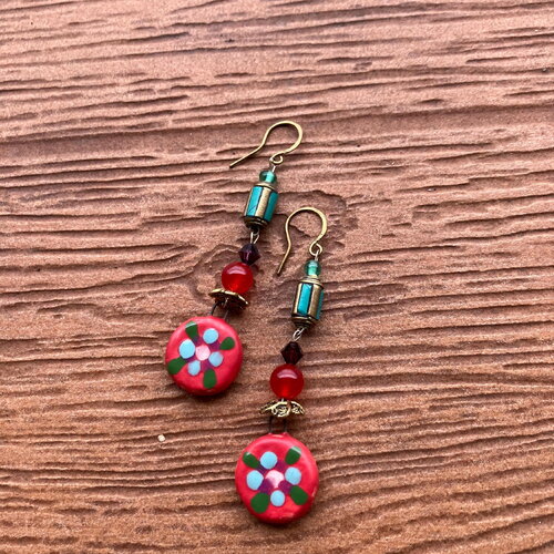 Boucles ethniques chic en céramique artisanale peinte, semi précieuse cornaline, perle ethnique, cristal swarovski et crochets fait main