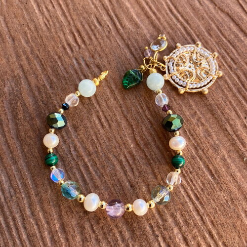 Bracelet bohème chic en pierres semi précieuse angelite, ametrine, malachite, perles naturelles d eau douce, cristal swarovski, et quartz