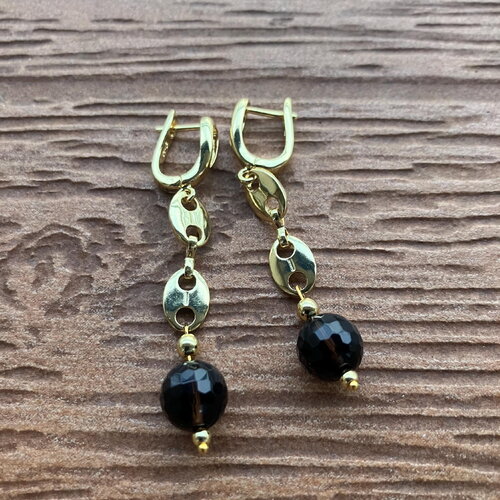 Boucles modernes grain de café plaqué or et semi précieuse quartz fume facette