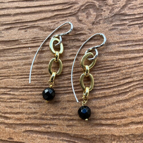 Boucles modernes originales en argent, plaqué or et semi précieuse onyx noir facette