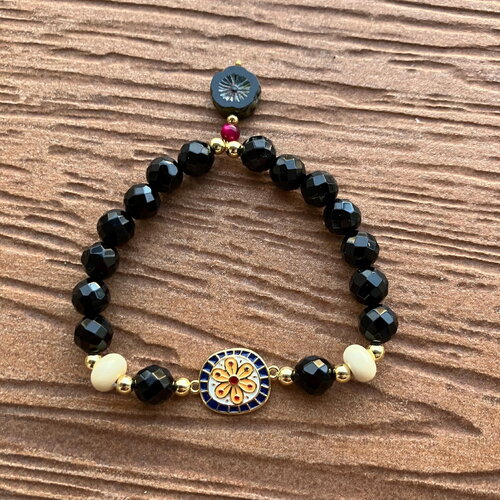 Bracelet bohème chic en plaqué or, semi précieuse onyx noir facette, verre filé d art et émail