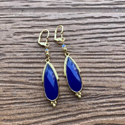 Boucles goutte en plaqué or 24 k et semi précieuse aqua calcédoine bleu roi facettées