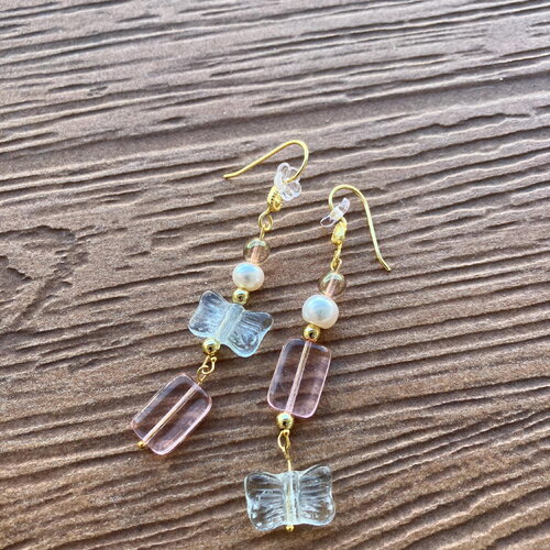 Boucles dépareillées papillon vintage rétro chic avec perles de culture