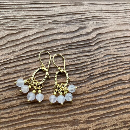 Boucles, boucles modernes pendante; semi precieuse, quartz rose, laiton doré à l'or fin 24k