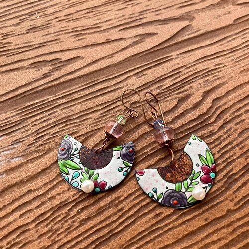 Boucles, boucles japonaises, cuivre émaillé, verre filé, cristal swarovski