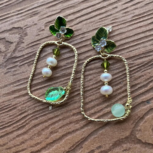 Boucles bohème rétro anneaux rectangulaires martelés, perles de culture, aventurine et cristal swarovski