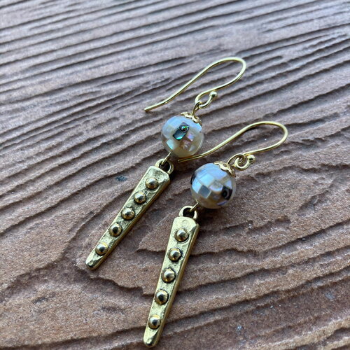 Boucles, boucles modernes, étain massif doré, coquille d ormeau, grade aa