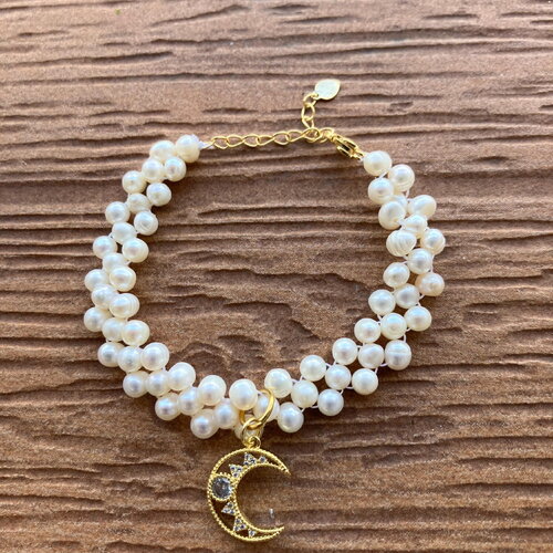Bracelet chic multi rangs perles naturelles d eau avec charm lune plaqué or et strass