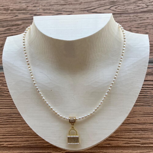 Collier chic perles naturelles d eau douce avec pendentif cadenas en plaqué or