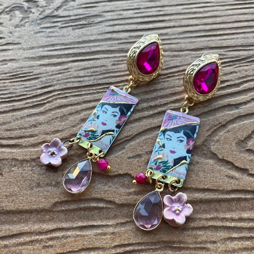 Boucles d oreille japonaises,  en laiton émaillé d art peint, nacre naturelle, quartz et céramique