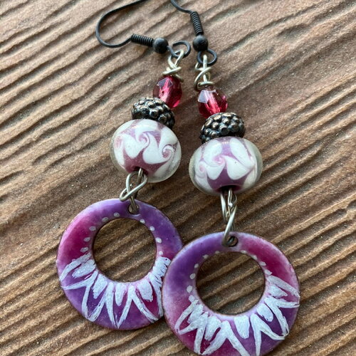 Boucles romantiques en cuivre émaillé et verre filé