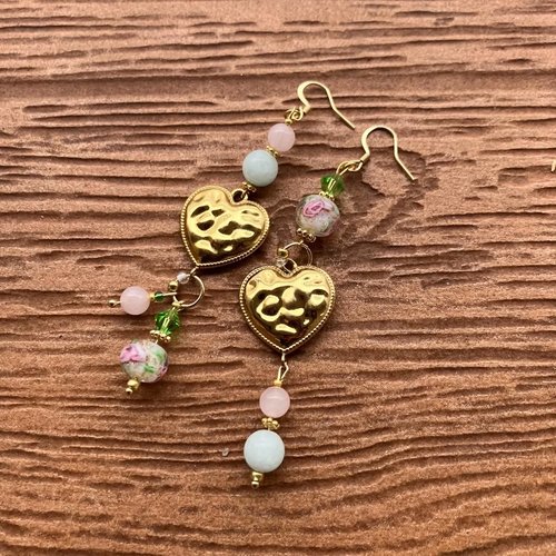 Boucles bohème chic dépareillées cœur en semi précieuse amazonite et quartz rose, cristal swarovski, acier et verre filé vintage