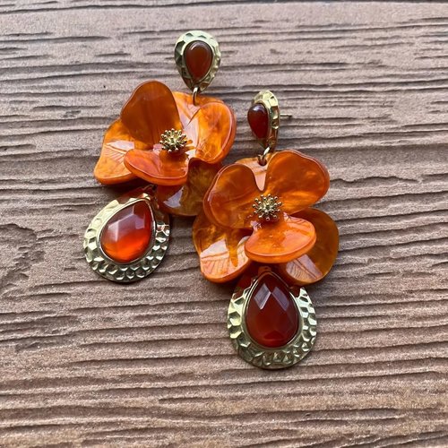 Boucles pendantes fleurs romantiques en résine epoxy, acier inoxydable et verre