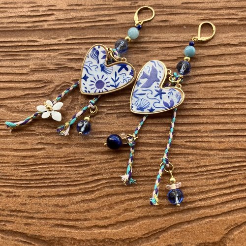 Longues boucles bohème cœur dépareillées bleu violet en lapis lazuli, agate, cordon tressé et plaqué or