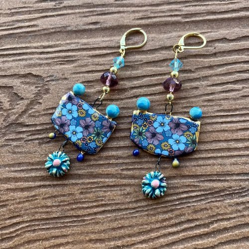 Boucles bohème art deco en porcelaine et céramique fleuries bleu et parme