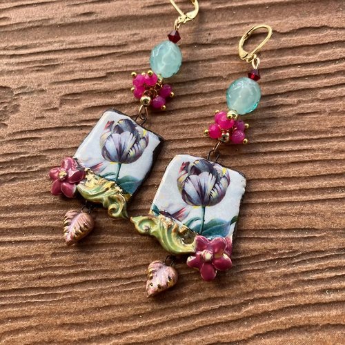 Longues boucles pendantes bohème chic en porcelaine et céramique emaille, semi précieuse et verre filé