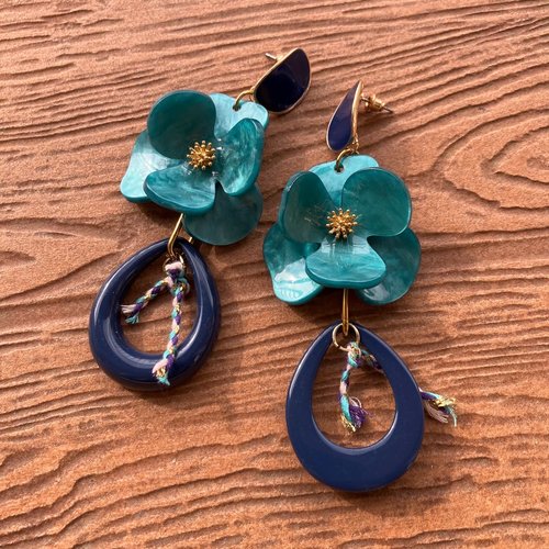 Très longues boucles tendance fleuries en résine acétate, acier inoxydable, cordon coton tresse