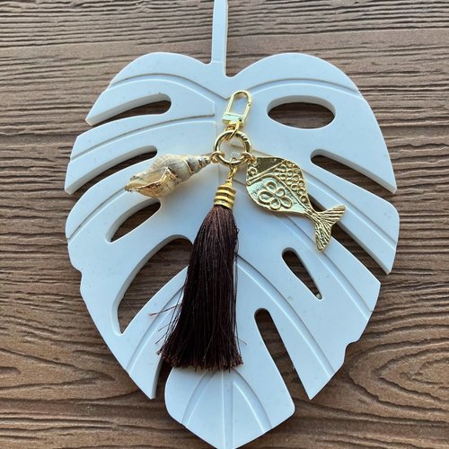 Bijou de sac luxe coquillage naturel plaqué or, poisson plaqué or et pompon fait main oriental