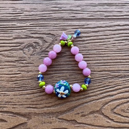 Bracelet coloré été en semi précieuse calcédoine pourpre, focale verre filé et plaqué or