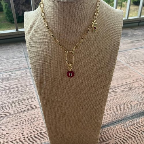 Ras de cou moderne en plaqué or 18 carats avec son pendentif semi précieuse en jade rose foncé et cristaux