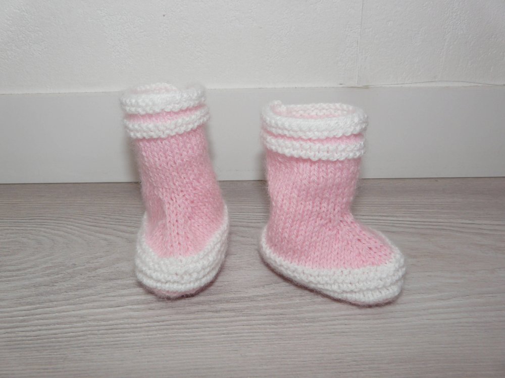 Crochet/tricot 0-3 ou 3-6 mois bébé chaussons rose/gris 