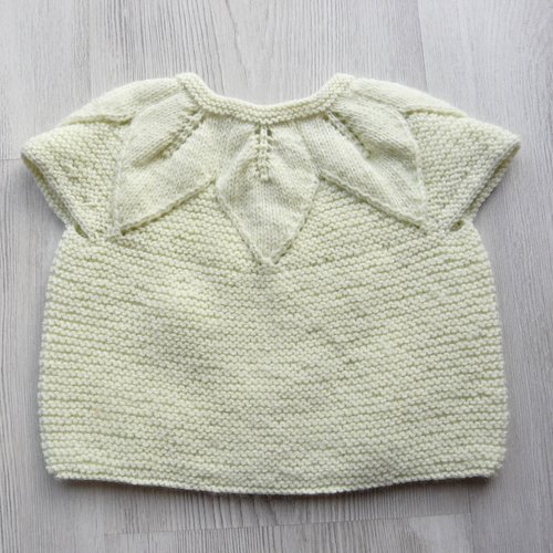Pull brassière layette vert anis manches courtes bébé 0-3 mois tricot fait main - cadeau naissance