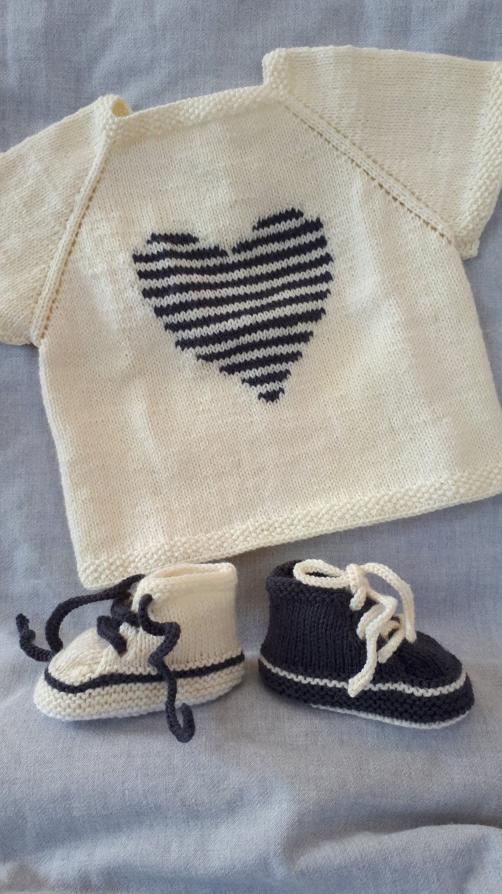 Ensemble Pull Brassiere Et Chaussons A Lacets Bebe 0 6 Mois Tricot Fait Main Cadeau Naissance Un Grand Marche