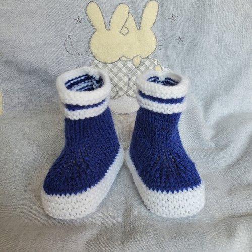 Chaussons bottes de pluie bleu encre en laine spéciale layette, tricot fait main, pour bébé de 0 à 3 mois