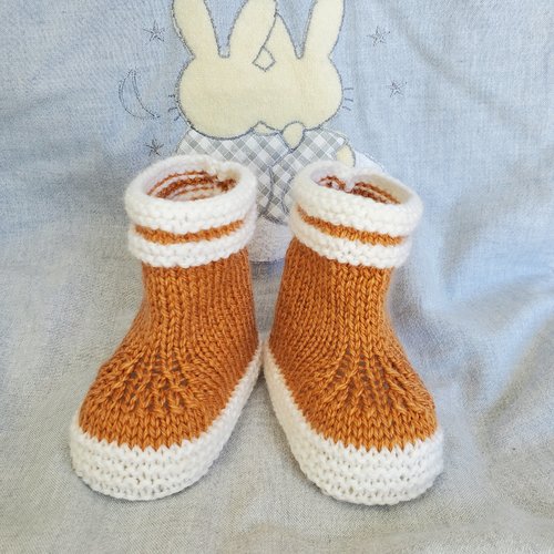 Chaussons bottes de pluie marron caramel en laine spéciale layette, tricot fait main, pour bébé de 0 à 3 mois