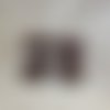 Chaussons boules marron chocolat et blanc en laine spéciale layette et tricotée à la main pour bébé - taille 0 à 3 mois