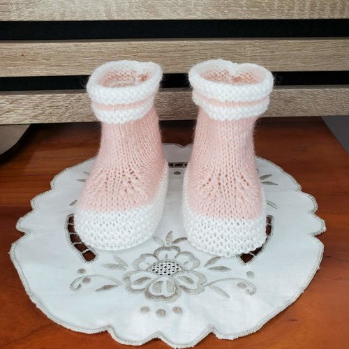 Chaussons bottes de pluie rose guimauve en laine spéciale layette, tricot fait main, pour bébé de 0 à 3 mois