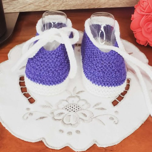 Chaussons ballerines avec cordon pensee en laine spéciale layette et tricotée à la main pour bébé - taille 0 à 3 mois