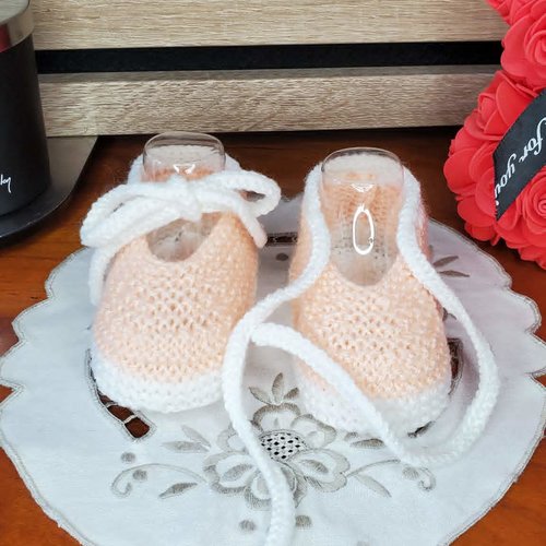 Chaussons ballerines avec cordon peche en laine spéciale layette et tricotée à la main pour bébé - taille 0 à 3 mois