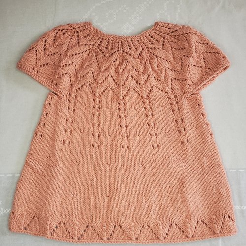 Robe en laine spéciale layette rose des sable, tricot fait main pour bébé 0-3 mois