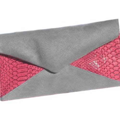 Pochette enveloppe rose framboise et gris simili cuir imitation croco et suédine 
