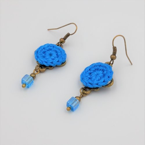 Vendues - boucles d'oreille bleu turquoise, perle carrée en verre