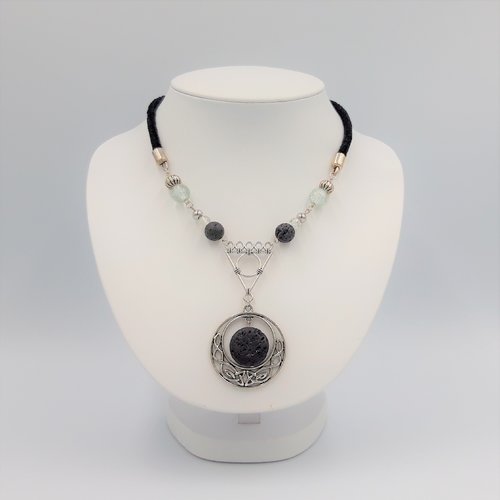 Vendu - collier ras de cou noir, pendentif cercle elfique et perle de lave