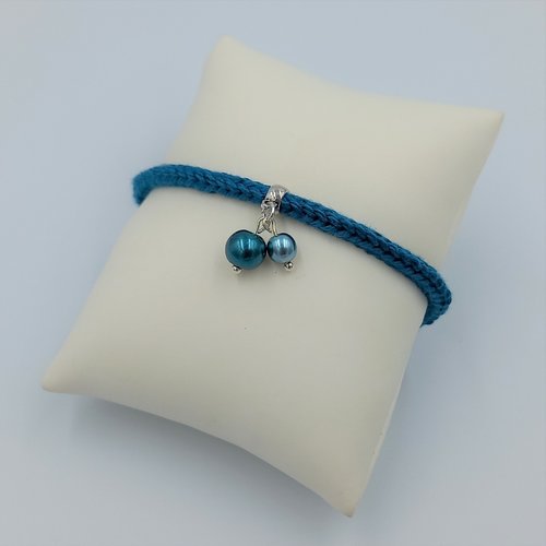 Bracelet bleu canard au tricot