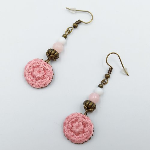 Boucles d'oreille pendantes rose et bronze