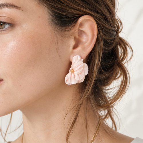 Boucles d'oreilles puces flor de soie en argile polymere, clous fleurs nude fait main, acier inoxydable