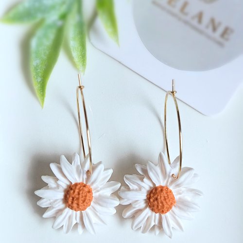 Boucles d'oreilles creoles reina margot marguerites blanches