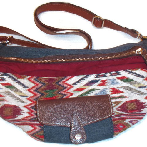 Sac cross body en jean recyclé  / sac upcycling  / sac d' épaule 