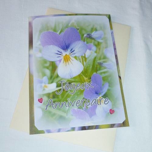 Carte Double Joyeux Anniversaire Realisee A Partir De Photos De Fleurs De Violettes Et De Pensees Un Grand Marche