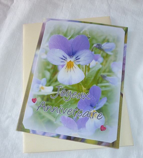 Carte Double Joyeux Anniversaire Realisee A Partir De Photos De Fleurs De Violettes Et De Pensees Un Grand Marche