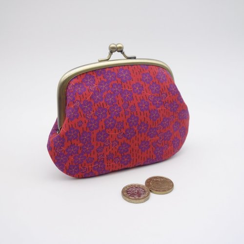 Porte-monnaie à 2 fermoir double - motif sakura japonais, oeillets violets sur fond rouge