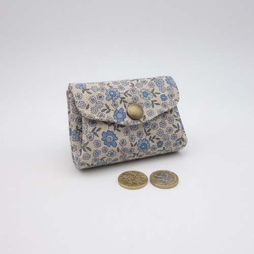 Porte-monnaie en toile de coton - semis de fleurs bleu tendre - petit portefeuille à trois poches